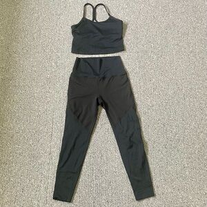 Beyond Yoga Black Yoga Set size Small